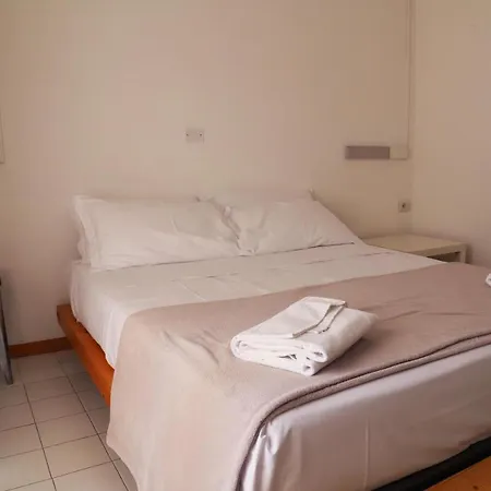Ave Gratia Plena Auberge de jeunesse Salernes
