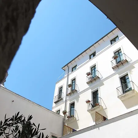 Ave Gratia Plena 旅馆 萨莱诺